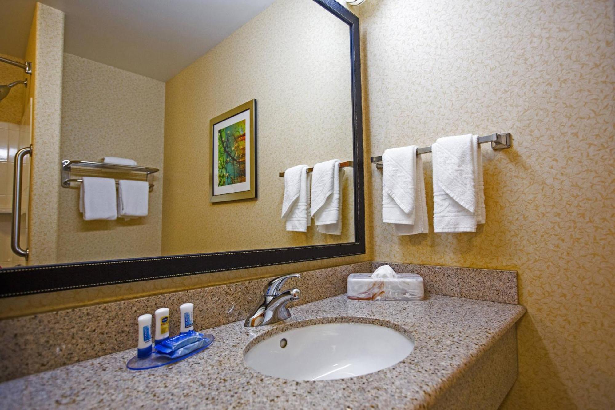 Hotel Fairfield & North Toledo